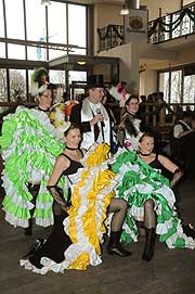 Die Wild-West-Girls der Faschings-Saison 2013 des FC Laim (©Foto: Ingrid Grossmann)